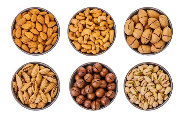 Beyaz izole bir arkaplan üzerinde kırpma yolu olan çeşitli fındıklar                                      