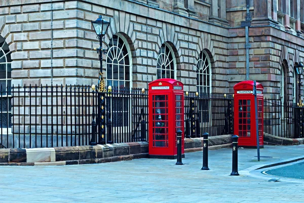 Par de caja de teléfono roja británica clásica —  Fotos de Stock