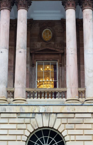 En bakre vy av Liverpool Town Hall — Stockfoto
