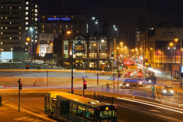 Liverpool október 31-én 2016-ban. Lime Street Liverpool Magyarország éjszakai látképe — Stock Fotó