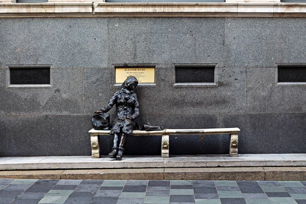 Liverpool Storbritannien, 31 oktober 2016. Skulptur av Elenor Rigby, baserat på The Beatles låt gjord av entertainer Tommy Steele — Stockfoto