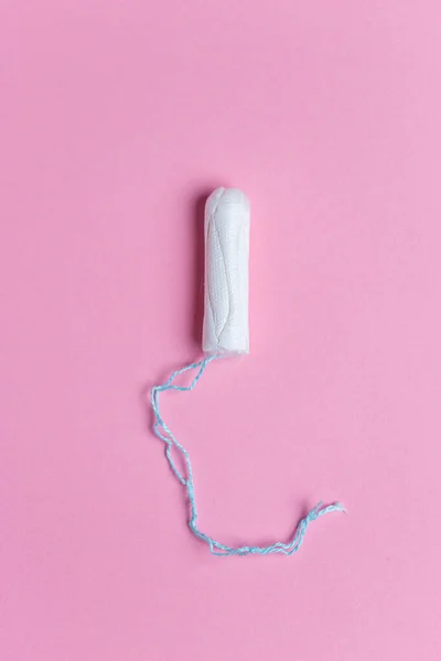 Medical female tampon over a pink background. Menstruation, mean of protection — Stock Photo, Image