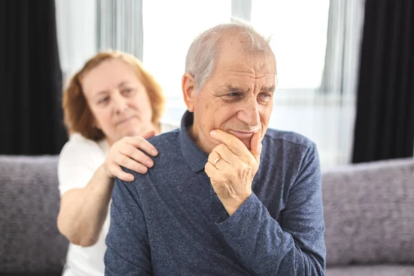 Ouderen paar met communicatieproblemen, paar conflicten — Stockfoto