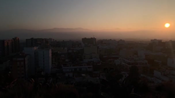 Fuego Cielo Rodando Nube Puesta Sol Vídeo Sobre Ciudad España — Vídeo de stock