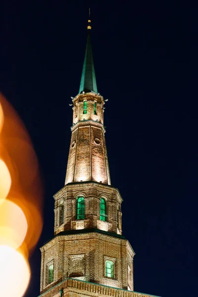 Turm syuyumbike auf dem Territorium des kasan kremlin am Silvesterabend — Stockfoto