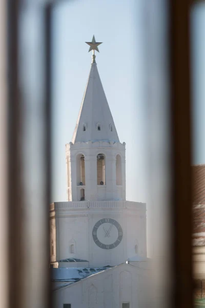 Spasskaya tower. view from afar and view through the window — Stock Photo, Image