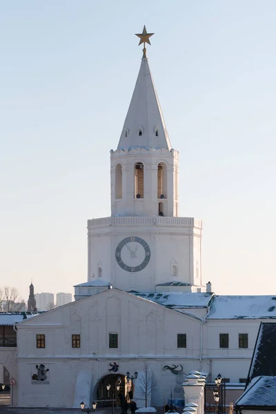 Torre Spasskaya. vista de longe e vista através da janela — Fotografia de Stock