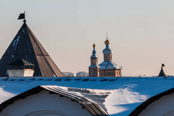 Domes and cross on the church — Stock Photo, Image