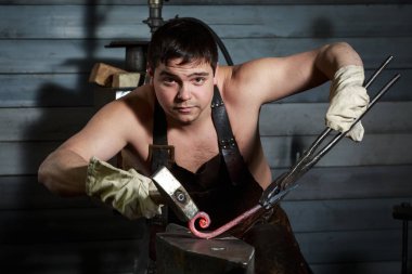 Demirhane, demirci iş, sıcak metal