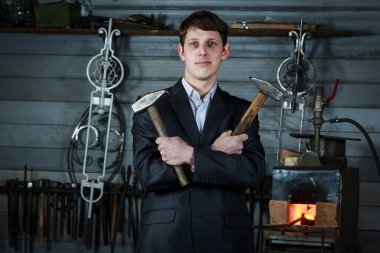 genç işadamı dövme