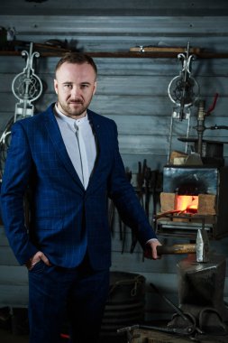 genç işadamı dövme