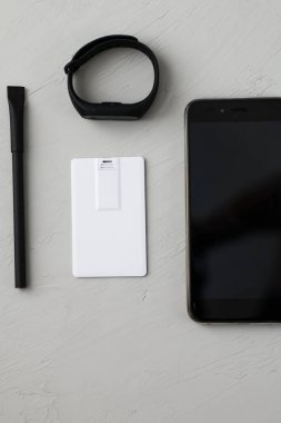 Kurumsal kimlik tasarımı template.mock kadar USB flash iş kartı, kalem, telefon, çanta, laptop, izle