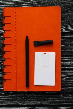 Kurumsal kimlik tasarımı template.mock kadar USB flash iş kartı, kalem, telefon, çanta, laptop, izle