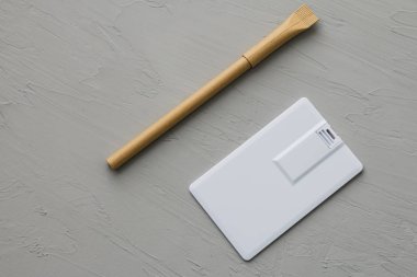 Kurumsal kimlik tasarımı template.mock kadar USB flash iş kartı, kalem, telefon, çanta, laptop, izle