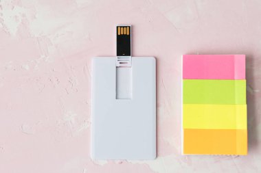 Kurumsal kimlik şablon beyaz ve renkli (turuncu, kırmızı, siyah, sarı, pembe, mavi, bej)