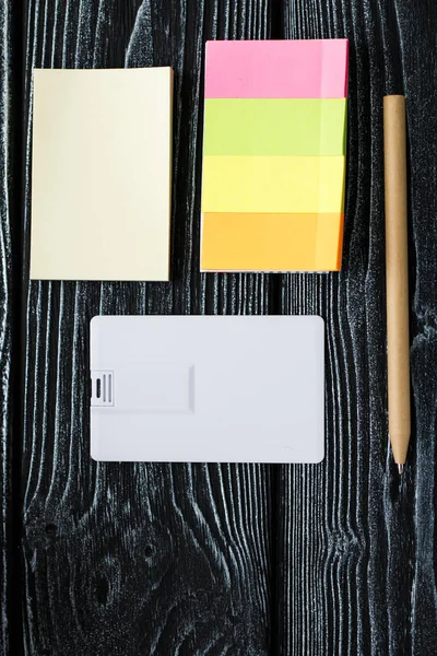 Diseño de identidad corporativa template.mock hasta de la tarjeta de memoria flash USB Bussines, pluma, teléfono, bolso, ordenador portátil, reloj — Foto de Stock