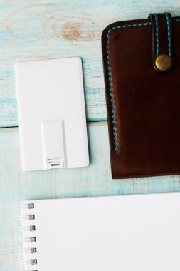 Kurumsal kimlik tasarımı template.mock kadar USB flash iş kartı, kalem, telefon, çanta, laptop, izle
