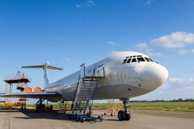 Havaalanında büyük uçak Park