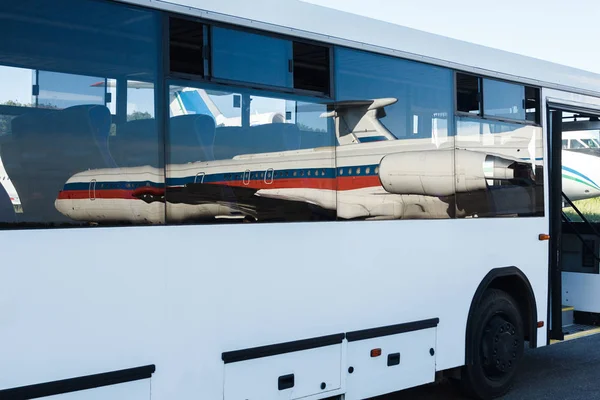 Havaalanında büyük otobüs