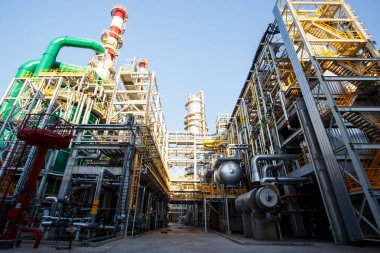 renkli binalar ve yapılar büyük bir fabrika ülkesinde