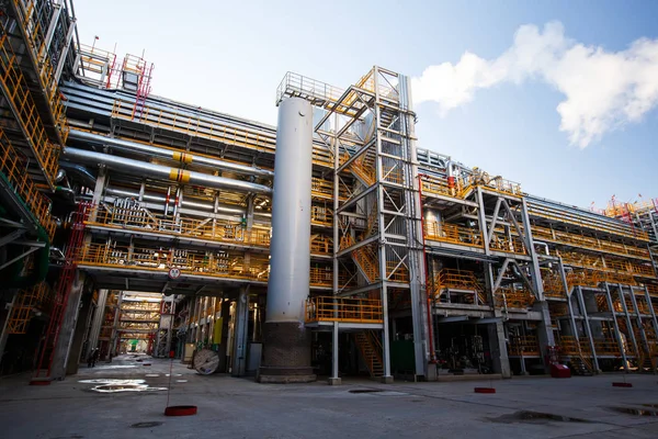 Rafineri fabrika ve İzolasyon Sanayi Bölgesi, boru hattı.