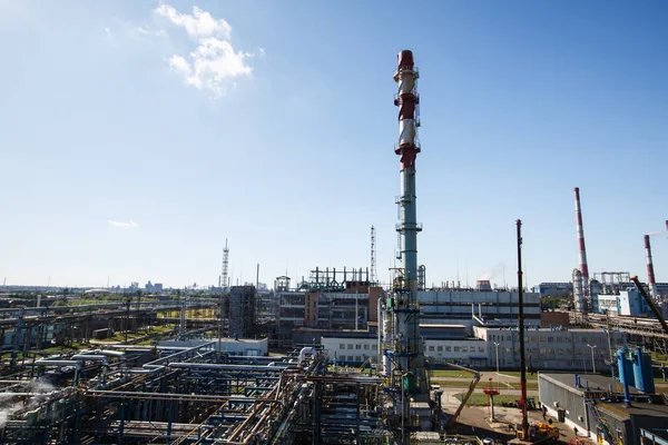 El equipo de refinación de petróleo Imagen De Stock