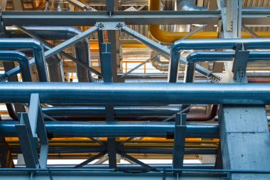 Sanayi alanı kapatın. Petrol ve gaz rafineri sanayi tesisleri. Petrokimya fabrikası alan kavramı.