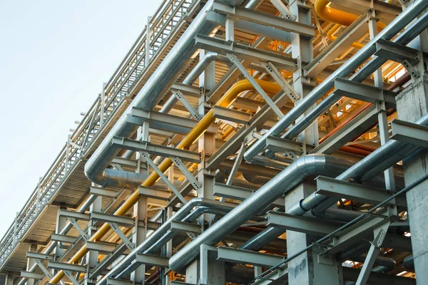 Sanayi alanı kapatın. Petrol ve gaz rafineri sanayi tesisleri. Petrokimya fabrikası alan kavramı.