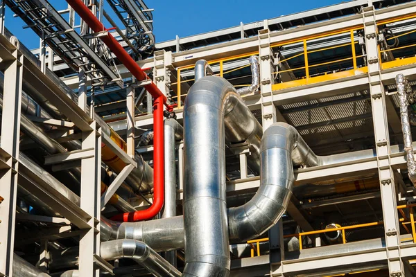 Close-up van industriële zone. Plantaardige olie en gas industrie van de raffinaderij. Petrochemische fabriek gebied concept. — Stockfoto