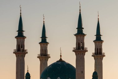gün batımında Camii siluet