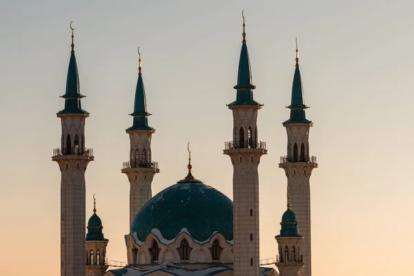 Silhouette der Moschee bei Sonnenuntergang — Stockfoto