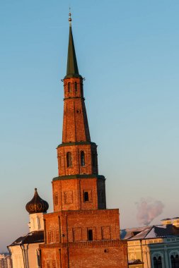 Gün batımı Kazan ışınlarının kulede Siumumbike