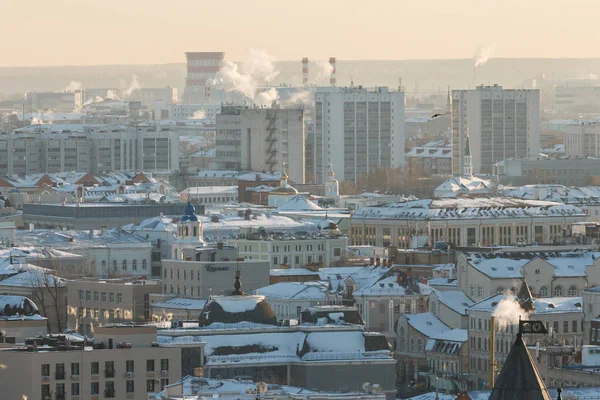 Smoking chimneys of the combined heat and power plant — Stock Photo, Image