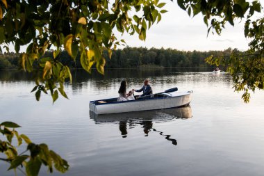 seven göl bir teknede düğün Çift