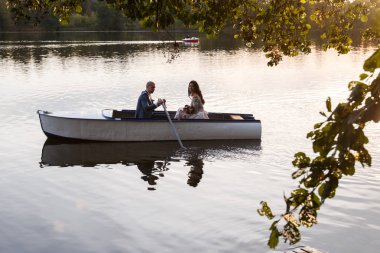 seven göl bir teknede düğün Çift
