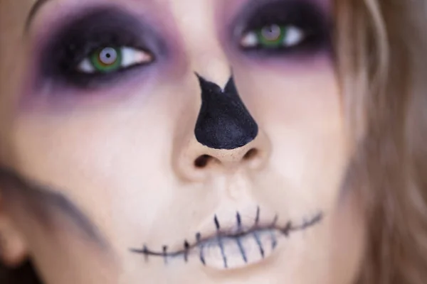 Stage make-up. portrait of a young girl with bright makeup as a skeleton near. idea of a halloween costume — Stock Photo, Image