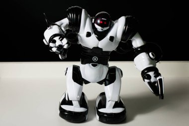 Modern beyaz fütüristik insansı robot yakın atış