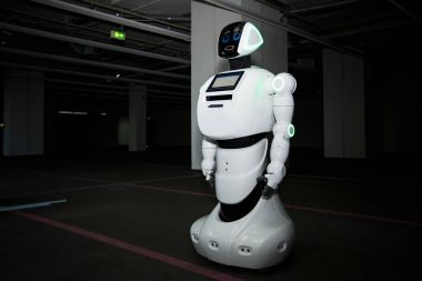 Kazan, Rusya - March2018: Küçük robot insan yüzü ve vücudu - insansı. Yapay zeka