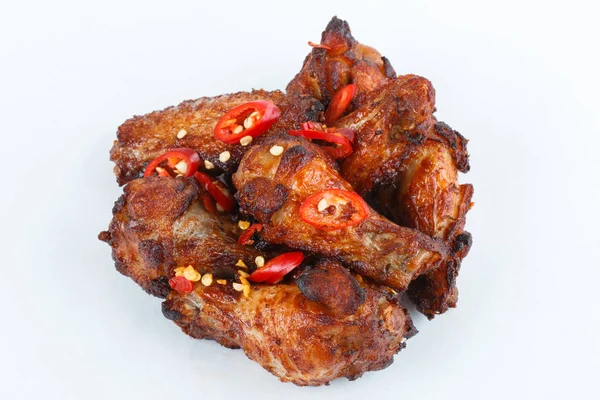 Kızarmış tavuk kanadı bir parti için. Yakın çekim.