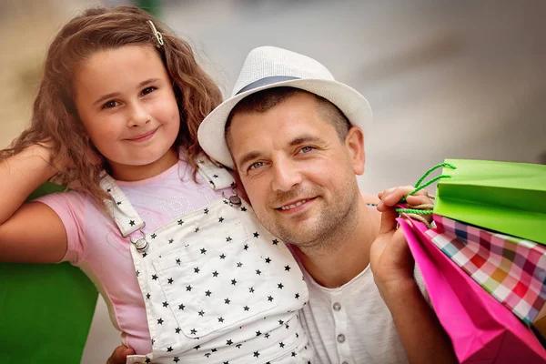 Shopping, concetto di famiglia — Foto Stock