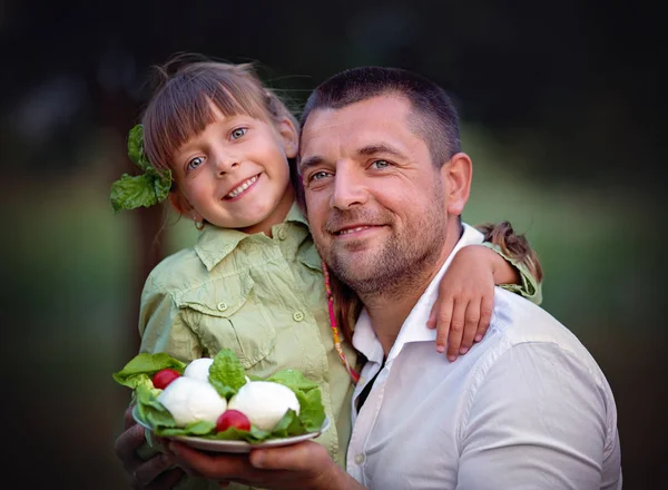 Concetto di famiglia e cibo — Foto Stock