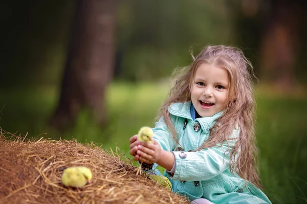 Frühlings-Kinderporträt — Stockfoto