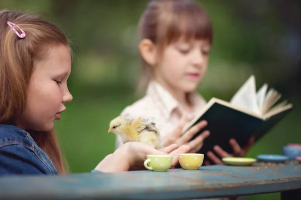 Kinderen, voorjaar portret — Stockfoto