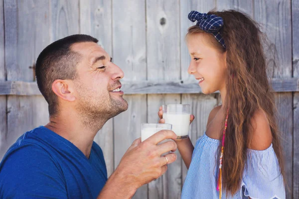 Conceito de família e comida — Fotografia de Stock