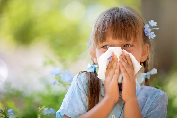 Allergy. Spring portrait — Stock Photo, Image