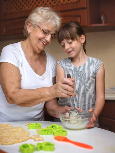 Cocinar Divertido Feliz Abuela Con Linda Nieta Cocinar Pasteles Cocina — Foto de Stock