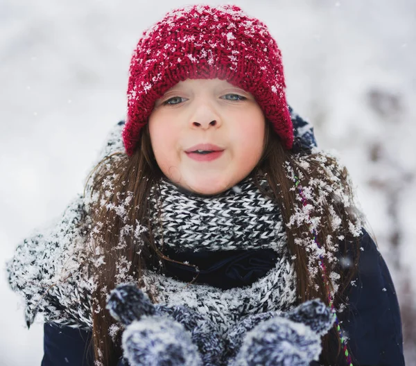 Winter Cute Little Girl Having Fun Outdoors — Stock Photo, Image