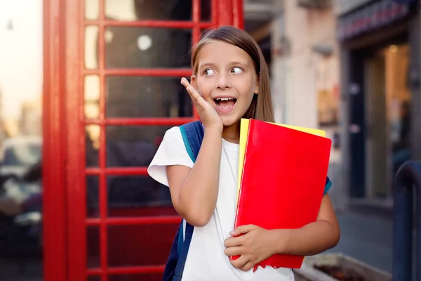 Educação Escola Conhecimento Conceito Pessoas Menina Adolescente Bonito Está Estudando — Fotografia de Stock