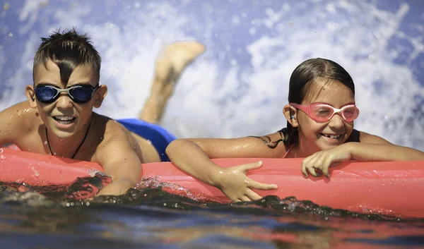 Summertime Children Swimming Having Fun Together — Stock Photo, Image