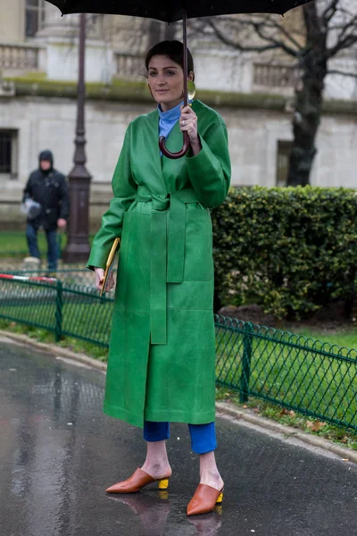 Estilo de rua, Inverno de Autum Paris Fashion Week 2017, Dia 5, Paris — Fotografia de Stock